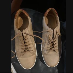 Born men’s size 12.